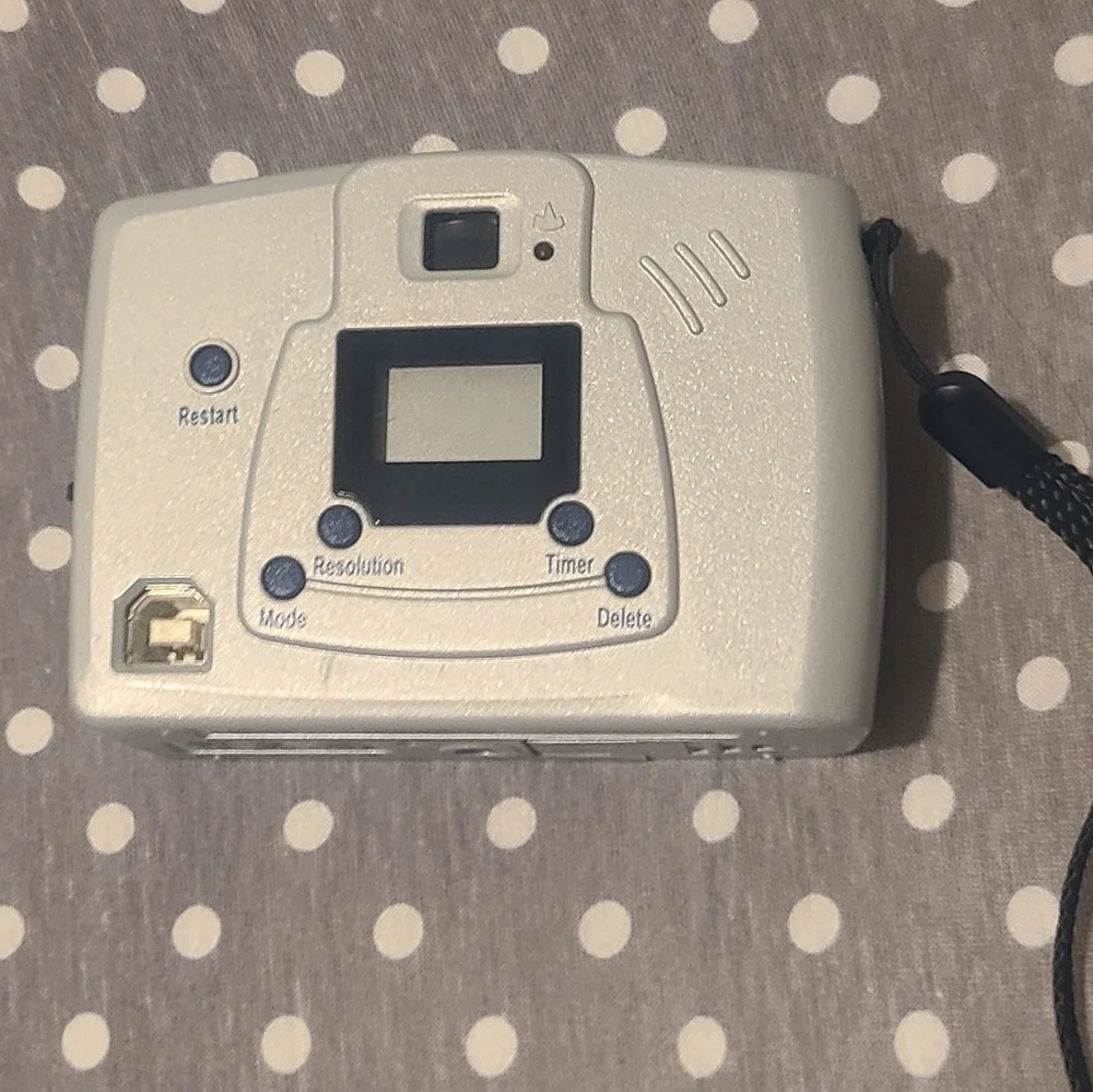 Logitech QuickCam Traveler Digital And Internet Camera W/StandVintage *WORKING*